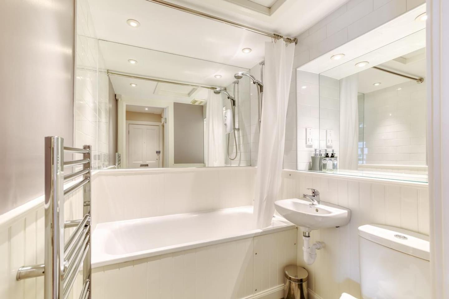West Port - 2Br In The Heart Of The Old Town Just Off The Grassmarket Единбург Екстериор снимка