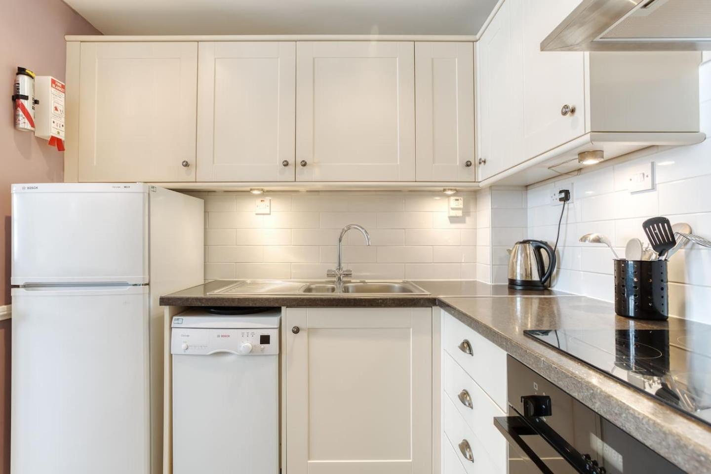 West Port - 2Br In The Heart Of The Old Town Just Off The Grassmarket Единбург Екстериор снимка