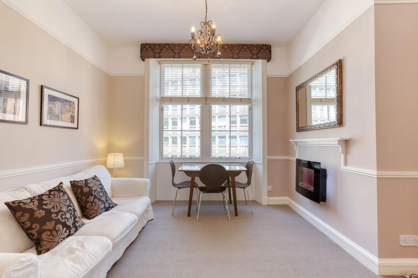 West Port - 2Br In The Heart Of The Old Town Just Off The Grassmarket Единбург Екстериор снимка