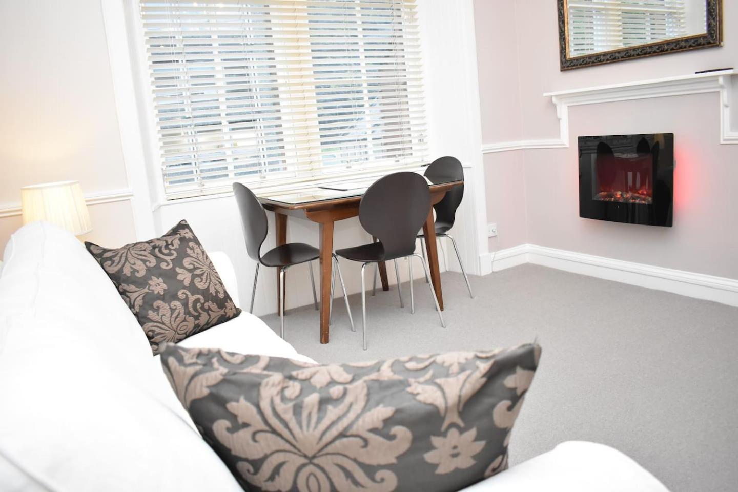 West Port - 2Br In The Heart Of The Old Town Just Off The Grassmarket Единбург Екстериор снимка