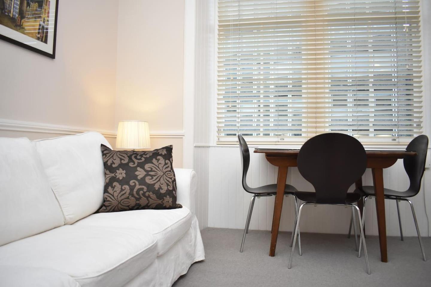 West Port - 2Br In The Heart Of The Old Town Just Off The Grassmarket Единбург Екстериор снимка