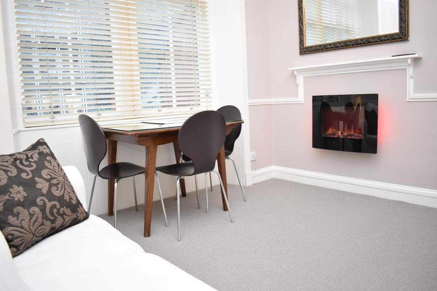 West Port - 2Br In The Heart Of The Old Town Just Off The Grassmarket Единбург Екстериор снимка
