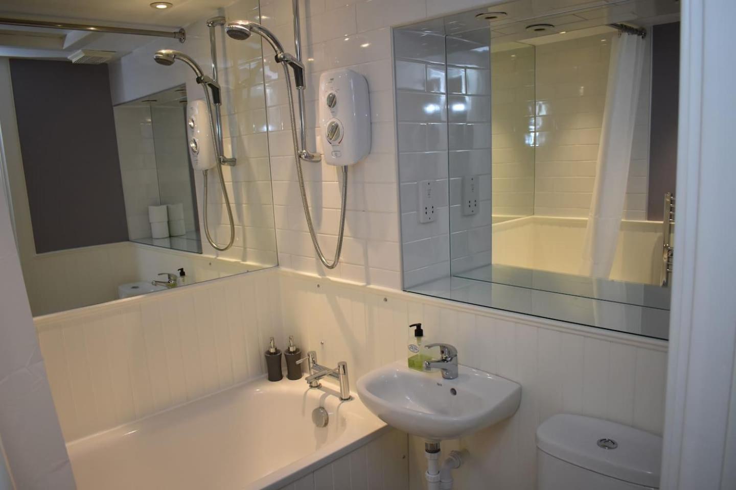 West Port - 2Br In The Heart Of The Old Town Just Off The Grassmarket Единбург Екстериор снимка